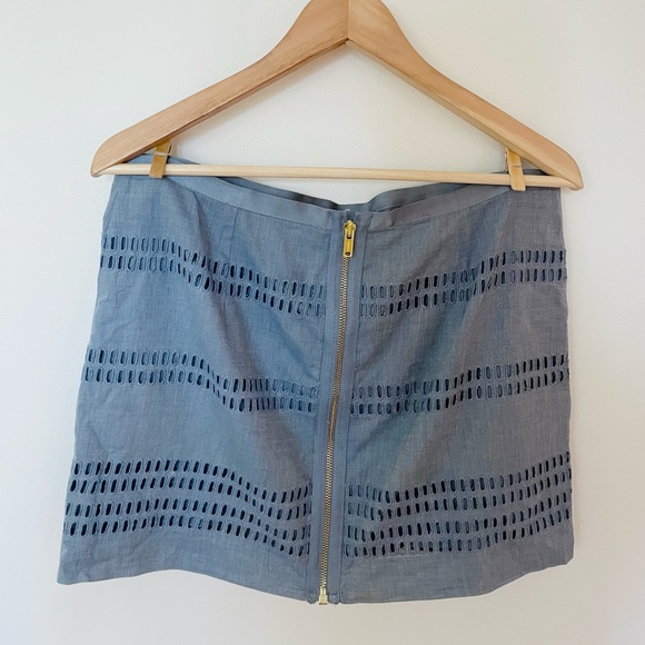 GAP Chambray Eyelet Mini Skirt - Picture 2 of 3